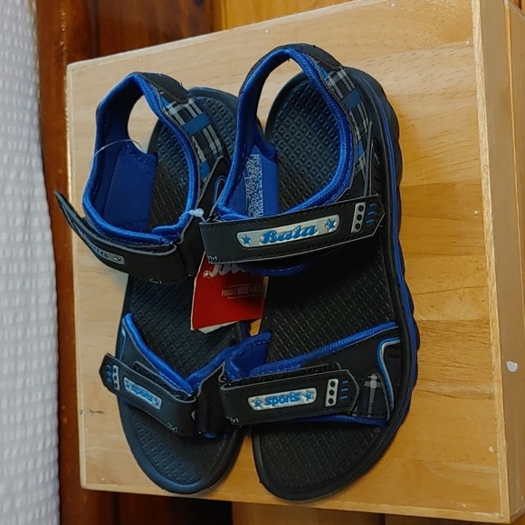 🌸2X Host Pick🌸NWT Boy's Bata Sandals - Picture 3 of 7